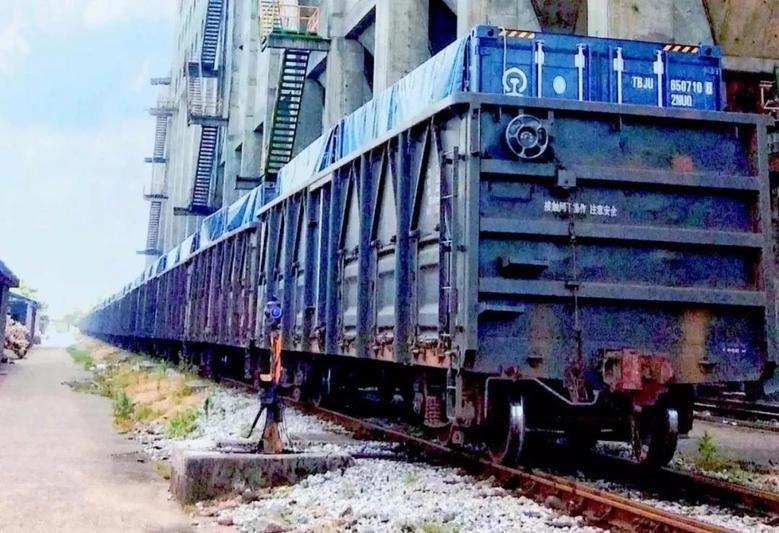 齊心協(xié)力 抗災保供——景焦能源公司全力保障九江萍鋼公司焦炭需求2.jpg 齊心協(xié)力 抗災保供——景焦能源公司全力保障九江萍鋼公司焦炭需求2.jpg